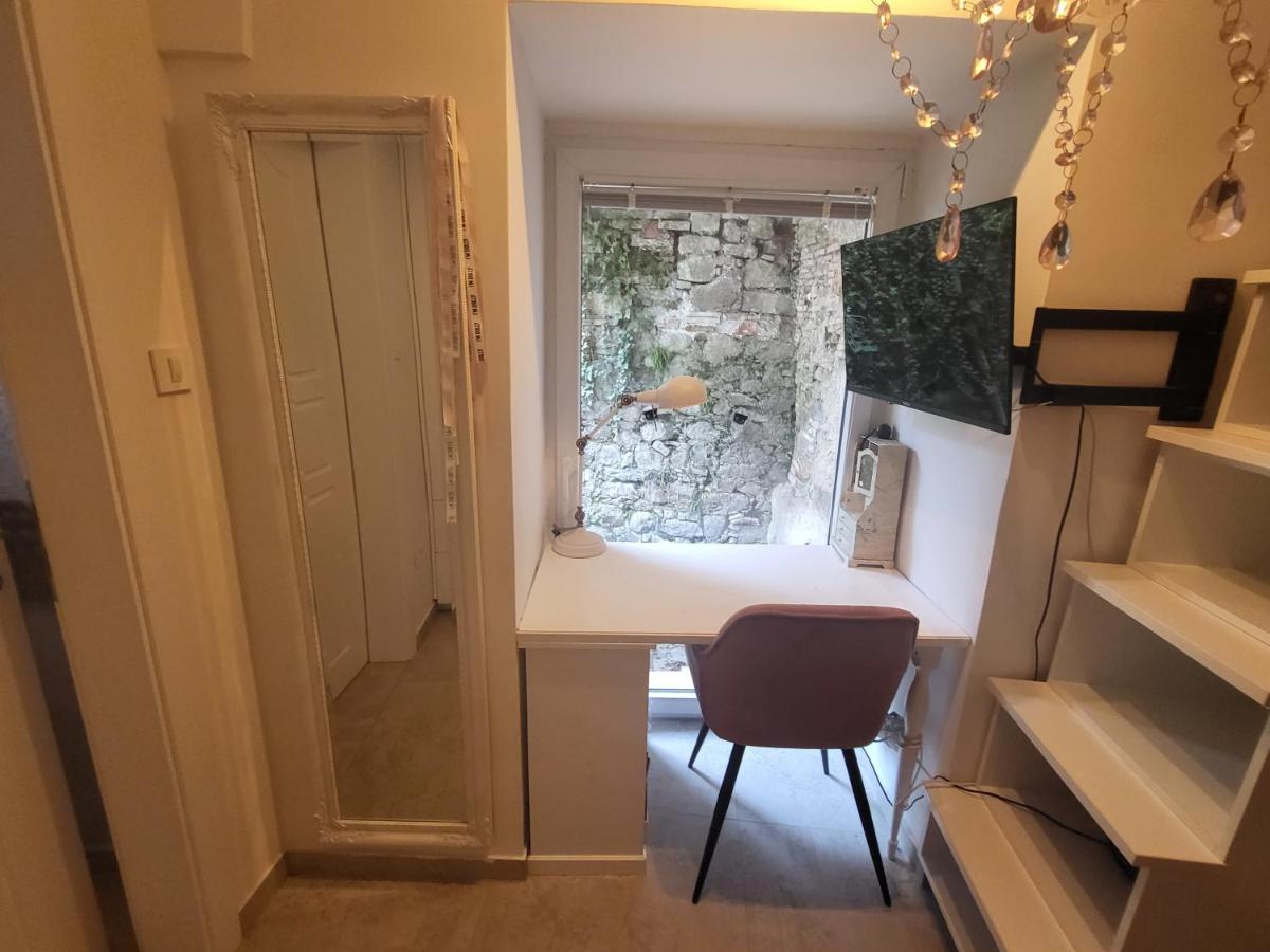 Vintage Apartment In The City Centre Old Town Ljubljana Eksteriør billede